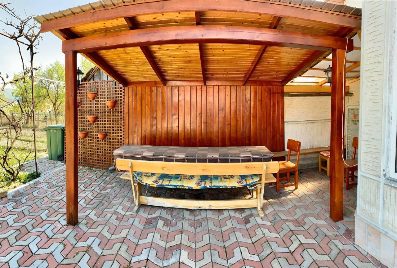 Hotel Casa Debora Haţeg Exterior foto